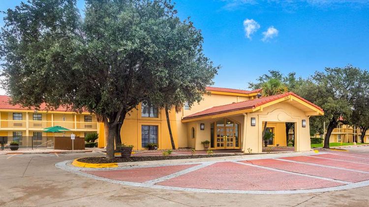 Super 8 by Wyndham Eagle Pass Exterior
