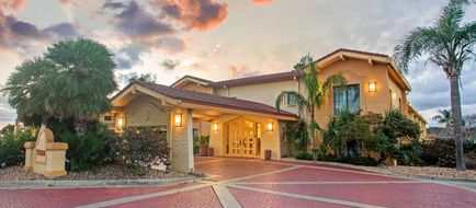 La Quinta Inn Victoria Exterior