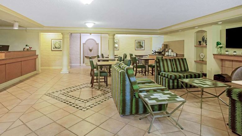 <b>La Quinta Inn Victoria Lobby</b>. Images powered by <a href="https://iceportal.shijigroup.com/" title="IcePortal" target="_blank">IcePortal</a>.