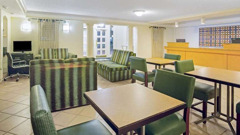 <b>La Quinta Inn Victoria Lobby</b>. Images powered by <a href="https://iceportal.shijigroup.com/" title="IcePortal" target="_blank">IcePortal</a>.