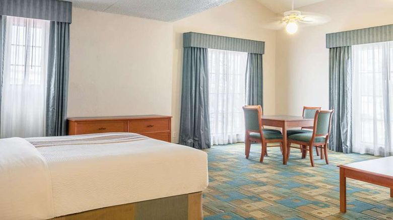 <b>La Quinta Inn New Orleans West Bank Suite</b>. Images powered by <a href="https://iceportal.shijigroup.com/" title="IcePortal" target="_blank">IcePortal</a>.