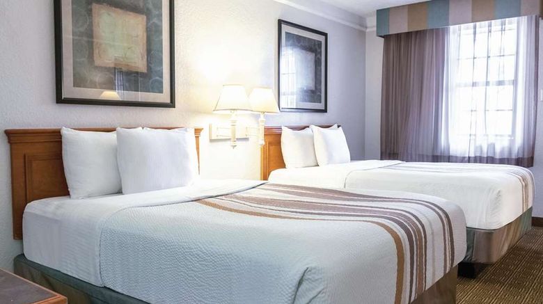 <b>La Quinta Inn New Orleans West Bank Room</b>. Images powered by <a href="https://iceportal.shijigroup.com/" title="IcePortal" target="_blank">IcePortal</a>.