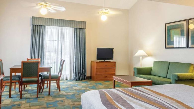 <b>La Quinta Inn New Orleans West Bank Suite</b>. Images powered by <a href="https://iceportal.shijigroup.com/" title="IcePortal" target="_blank">IcePortal</a>.
