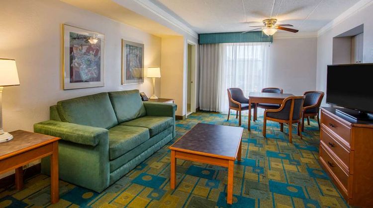 La Quinta Inn Norfolk Virginia Beach Suite