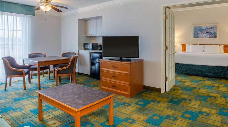 La Quinta Inn Norfolk Virginia Beach Suite
