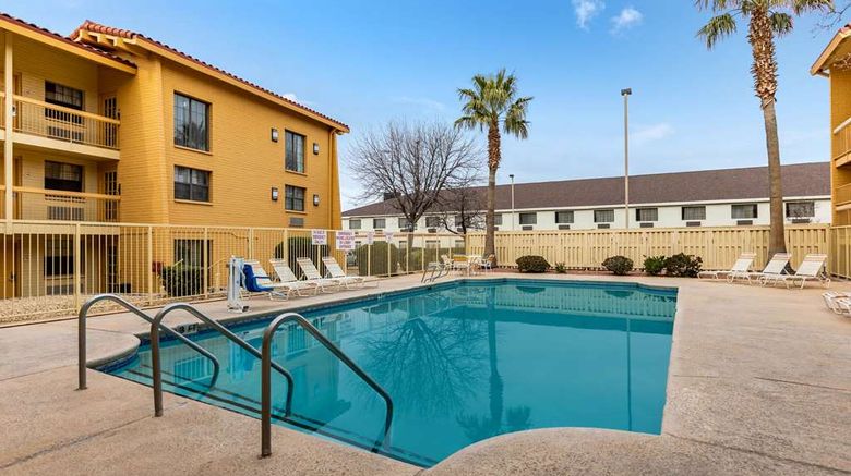 <b>La Quinta Inn El Paso West Pool</b>. Images powered by <a href="https://iceportal.shijigroup.com/" title="IcePortal" target="_blank">IcePortal</a>.