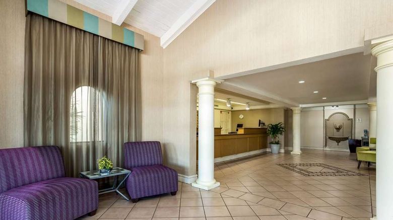 <b>La Quinta Inn Tampa Bay Airport Lobby</b>. Images powered by <a href="https://iceportal.shijigroup.com/" title="IcePortal" target="_blank">IcePortal</a>.