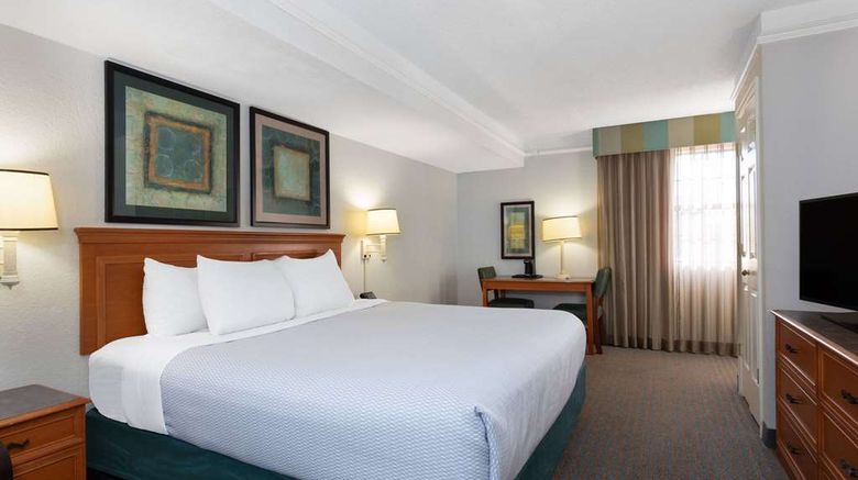 <b>La Quinta Inn Pensacola Room</b>. Images powered by <a href="https://iceportal.shijigroup.com/" title="IcePortal" target="_blank">IcePortal</a>.