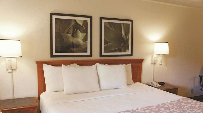 <b>Baymont by Wyndham Houston La Porte Room</b>. Images powered by <a href="https://iceportal.shijigroup.com/" title="IcePortal" target="_blank">IcePortal</a>.