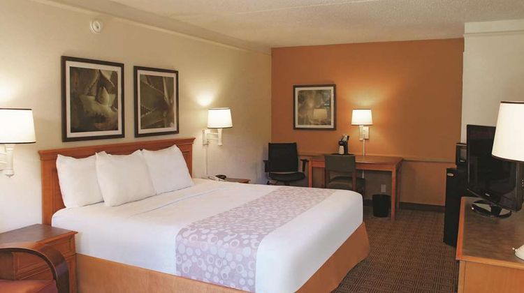 Baymont by Wyndham Houston La Porte Room