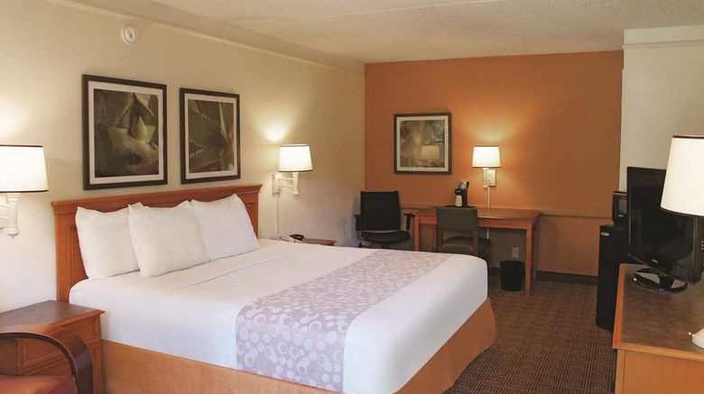 <b>Baymont by Wyndham Houston La Porte Room</b>. Images powered by <a href="https://iceportal.shijigroup.com/" title="IcePortal" target="_blank">IcePortal</a>.