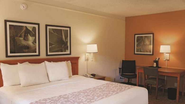 <b>Baymont by Wyndham Houston La Porte Room</b>. Images powered by <a href="https://iceportal.shijigroup.com/" title="IcePortal" target="_blank">IcePortal</a>.
