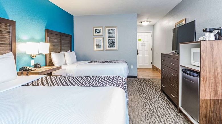 <b>La Quinta Inn & Suites Tomball Room</b>. Images powered by <a href="https://iceportal.shijigroup.com/" title="IcePortal" target="_blank">IcePortal</a>.
