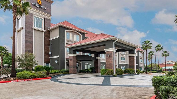 La Quinta Inn & Suites Tomball Exterior