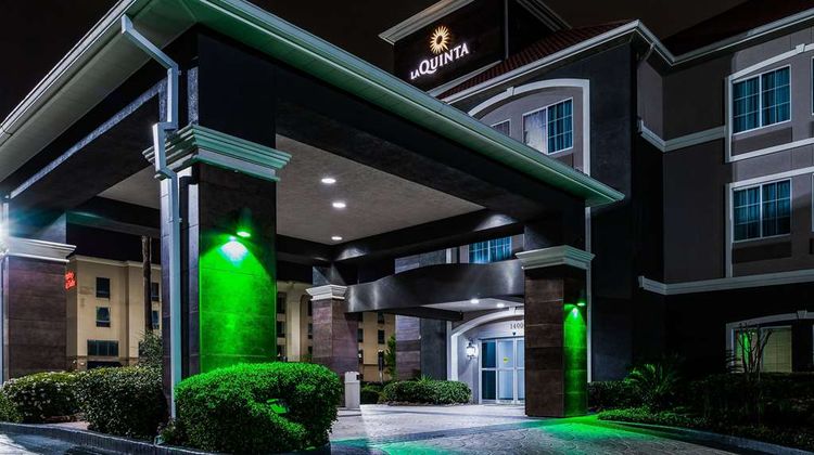 La Quinta Inn & Suites Tomball Exterior