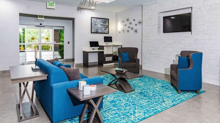 La Quinta Inn & Suites Tomball Lobby