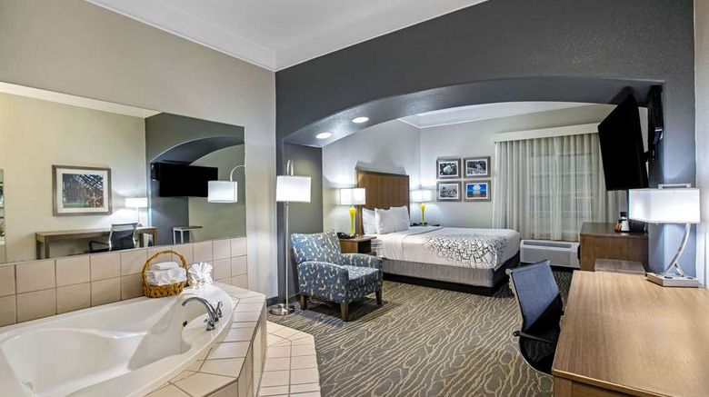 <b>La Quinta Inn & Suites Manteca - Ripon Suite</b>. Images powered by <a href="https://iceportal.shijigroup.com/" title="IcePortal" target="_blank">IcePortal</a>.