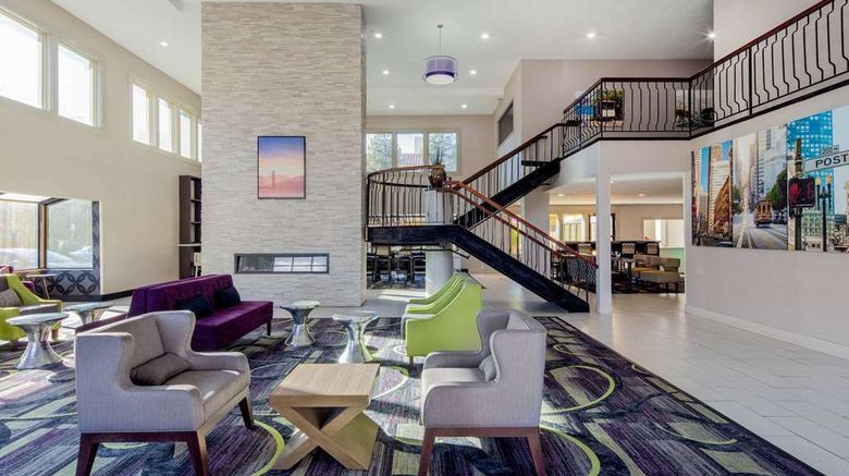 <b>La Quinta Inn & Suites Oakland - Hayward Lobby</b>. Images powered by <a href="https://iceportal.shijigroup.com/" title="IcePortal" target="_blank">IcePortal</a>.