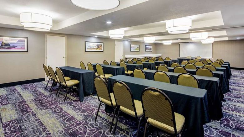 <b>La Quinta Inn & Suites Oakland - Hayward Meeting</b>. Images powered by <a href="https://iceportal.shijigroup.com/" title="IcePortal" target="_blank">IcePortal</a>.