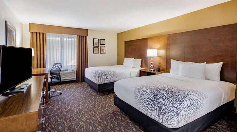 <b>La Quinta Inn & Suites Oakland - Hayward Room</b>. Images powered by <a href="https://iceportal.shijigroup.com/" title="IcePortal" target="_blank">IcePortal</a>.