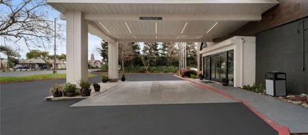 La Quinta Inn & Suites Oakland - Hayward Exterior