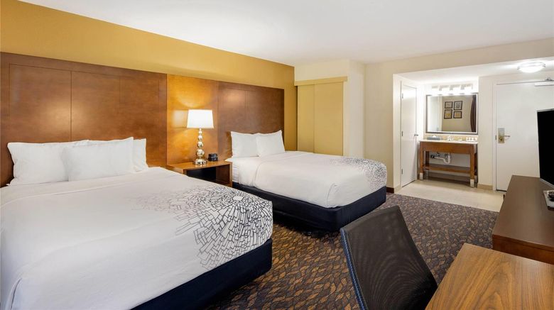<b>La Quinta Inn & Suites Oakland - Hayward Room</b>. Images powered by <a href="https://iceportal.shijigroup.com/" title="IcePortal" target="_blank">IcePortal</a>.