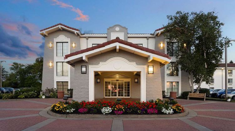 La Quinta Inn Pittsburgh Airport Exterior