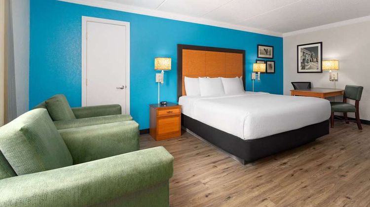 La Quinta Inn Pittsburgh Airport Suite