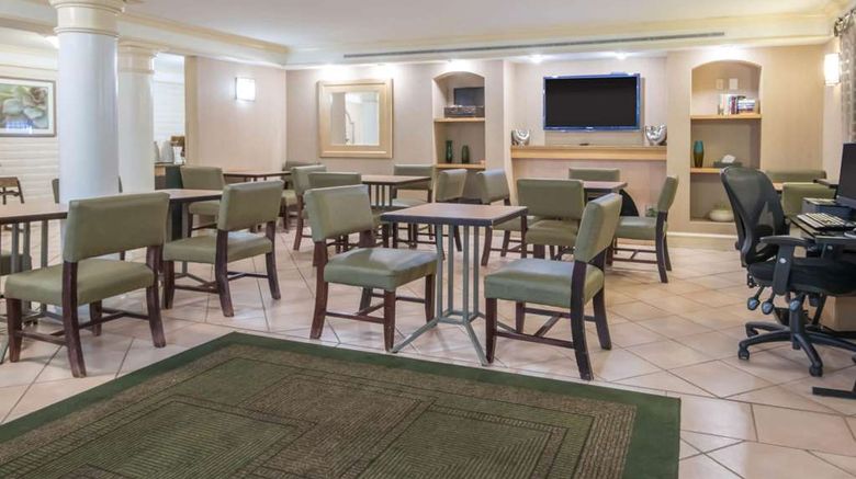 <b>La Quinta Inn Colorado Springs Lobby</b>. Images powered by <a href="https://iceportal.shijigroup.com/" title="IcePortal" target="_blank">IcePortal</a>.