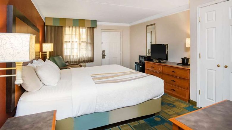 <b>La Quinta Inn Colorado Springs Room</b>. Images powered by <a href="https://iceportal.shijigroup.com/" title="IcePortal" target="_blank">IcePortal</a>.