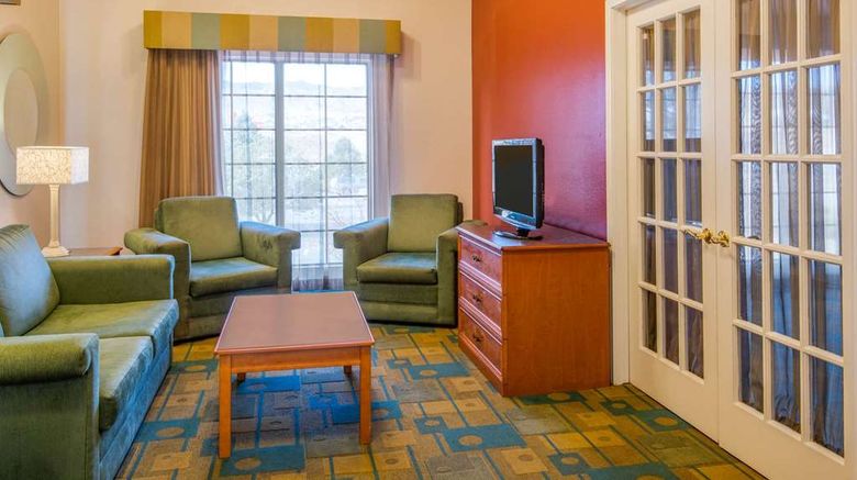 <b>La Quinta Inn Colorado Springs Suite</b>. Images powered by <a href="https://iceportal.shijigroup.com/" title="IcePortal" target="_blank">IcePortal</a>.