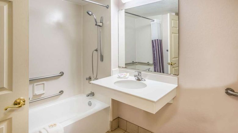 <b>La Quinta Inn Colorado Springs Room</b>. Images powered by <a href="https://iceportal.shijigroup.com/" title="IcePortal" target="_blank">IcePortal</a>.