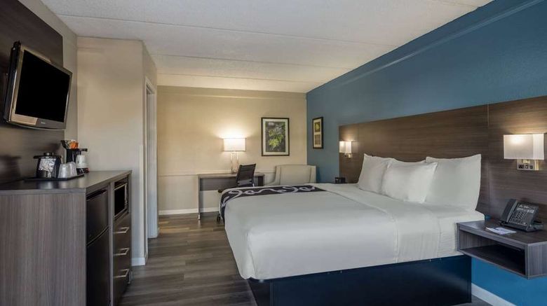 <b>La Quinta Inn Sacramento North Room</b>. Images powered by <a href="https://iceportal.shijigroup.com/" title="IcePortal" target="_blank">IcePortal</a>.
