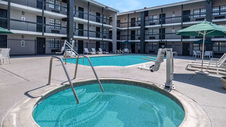 <b>La Quinta Inn Sacramento North Pool</b>. Images powered by <a href="https://iceportal.shijigroup.com/" title="IcePortal" target="_blank">IcePortal</a>.