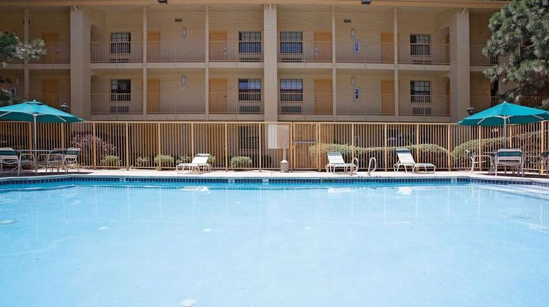 <b>La Quinta Inn Denver Golden Pool</b>. Images powered by <a href="https://iceportal.shijigroup.com/" title="IcePortal" target="_blank">IcePortal</a>.