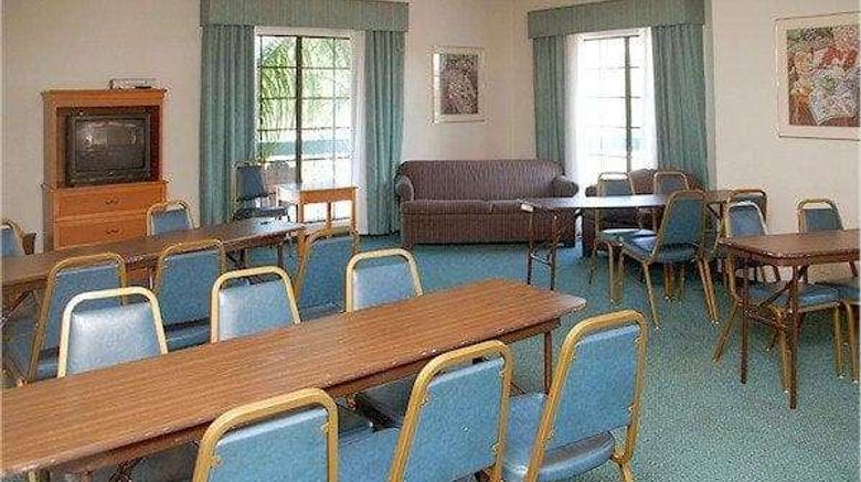 <b>La Quinta St Petersburg-Clearwater Meeting</b>. Images powered by <a href="https://iceportal.shijigroup.com/" title="IcePortal" target="_blank">IcePortal</a>.