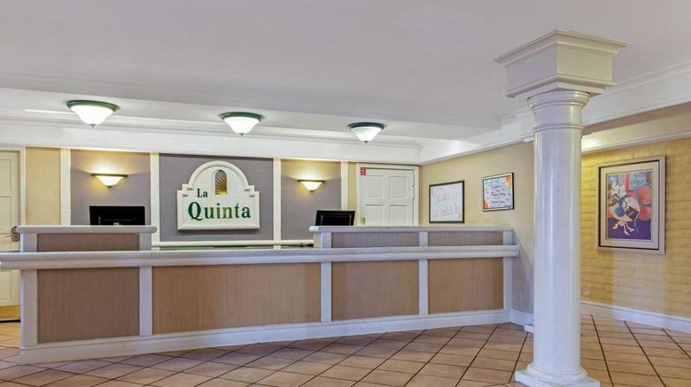 <b>La Quinta St Petersburg-Clearwater Lobby</b>. Images powered by <a href="https://iceportal.shijigroup.com/" title="IcePortal" target="_blank">IcePortal</a>.