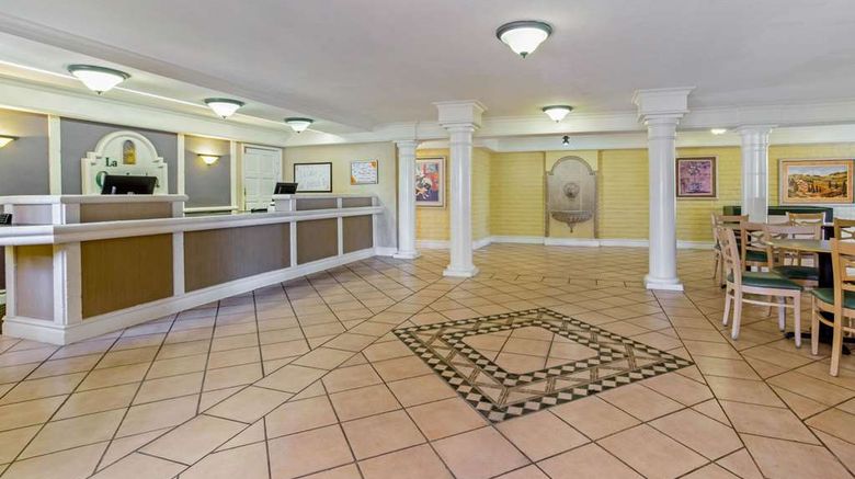 <b>La Quinta St Petersburg-Clearwater Lobby</b>. Images powered by <a href="https://iceportal.shijigroup.com/" title="IcePortal" target="_blank">IcePortal</a>.