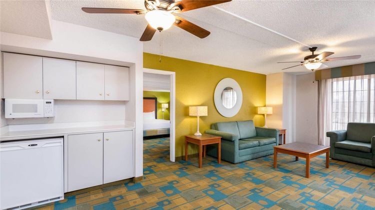 Travelodge Amarillo West Medical Center Suite