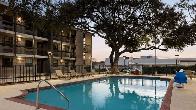 <b>La Quinta Inn San Antonio I-35 N Pool</b>. Images powered by <a href="https://iceportal.shijigroup.com/" title="IcePortal" target="_blank">IcePortal</a>.