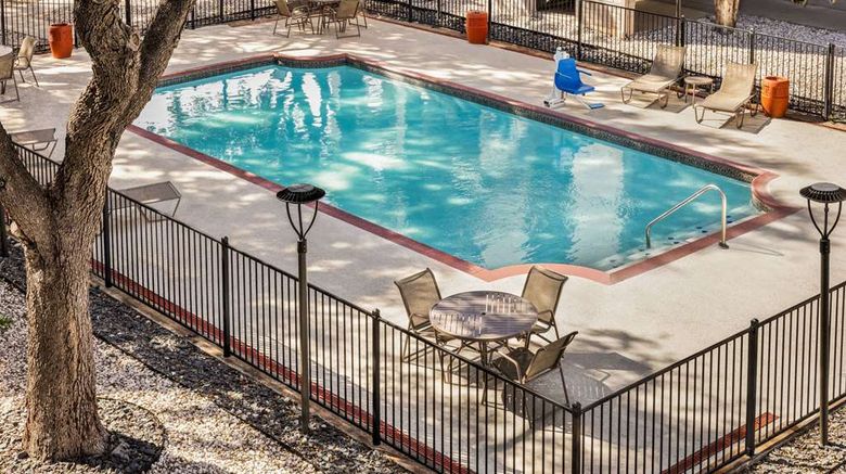 <b>La Quinta Inn San Antonio I-35 N Pool</b>. Images powered by <a href="https://iceportal.shijigroup.com/" title="IcePortal" target="_blank">IcePortal</a>.