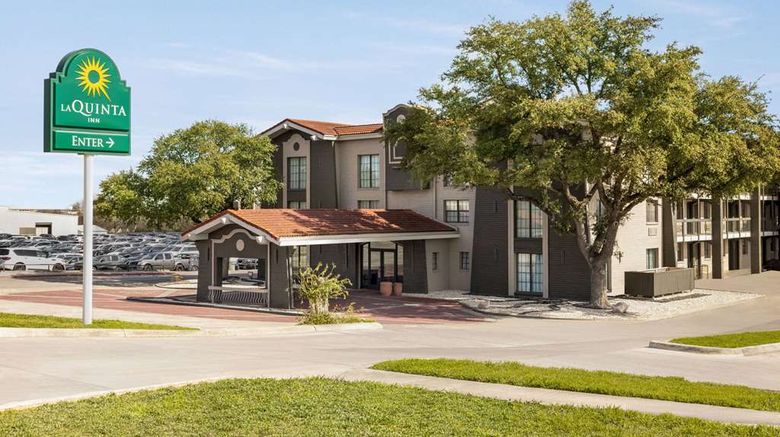 <b>La Quinta Inn San Antonio I-35 N Exterior</b>. Images powered by <a href="https://iceportal.shijigroup.com/" title="IcePortal" target="_blank">IcePortal</a>.
