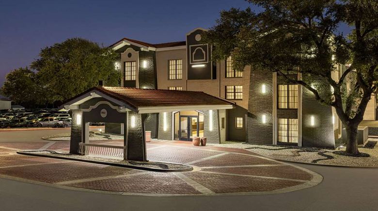 <b>La Quinta Inn San Antonio I-35 N Exterior</b>. Images powered by <a href="https://iceportal.shijigroup.com/" title="IcePortal" target="_blank">IcePortal</a>.