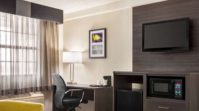 <b>La Quinta Inn San Antonio I-35 N Room</b>. Images powered by <a href="https://iceportal.shijigroup.com/" title="IcePortal" target="_blank">IcePortal</a>.