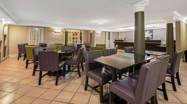 <b>La Quinta Inn San Antonio I-35 N Lobby</b>. Images powered by <a href="https://iceportal.shijigroup.com/" title="IcePortal" target="_blank">IcePortal</a>.