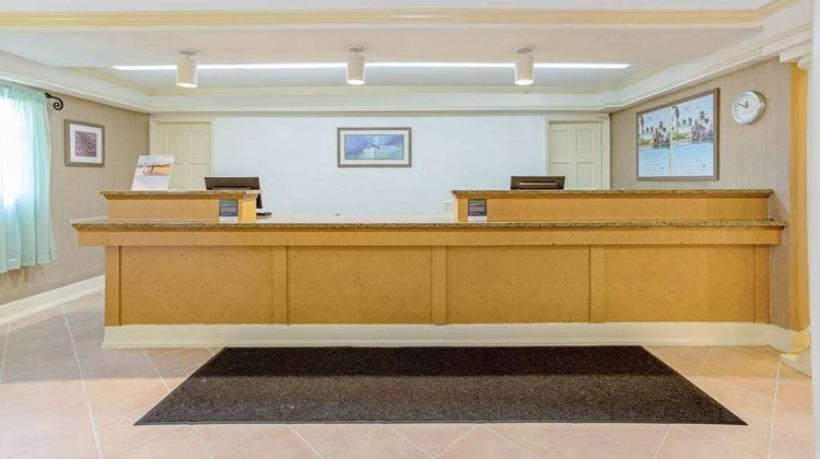 La Quinta Inn Orlando Airport West Lobby