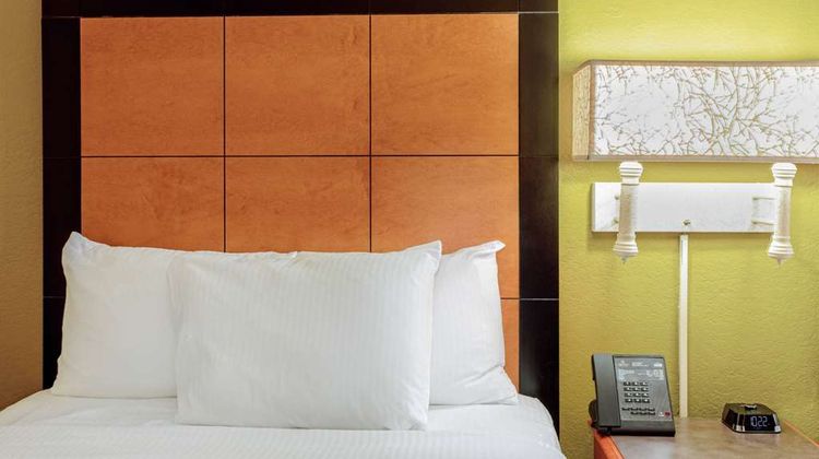 La Quinta Inn Orlando Airport West Room