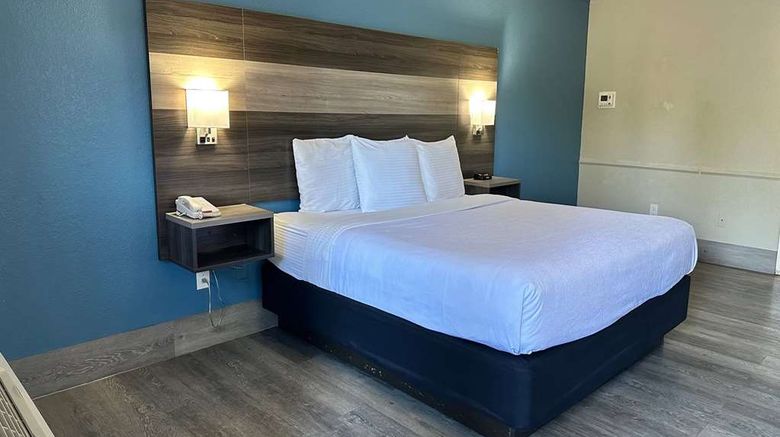 <b>Days Inn by Wyndham San Diego Vista Room</b>. Images powered by <a href="https://iceportal.shijigroup.com/" title="IcePortal" target="_blank">IcePortal</a>.