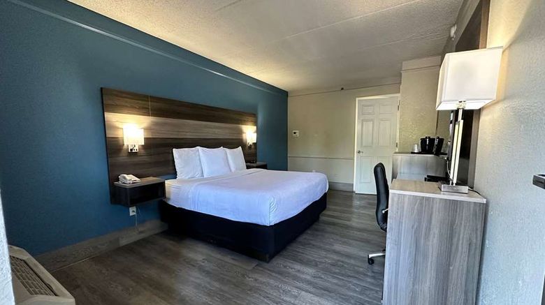 <b>Days Inn by Wyndham San Diego Vista Room</b>. Images powered by <a href="https://iceportal.shijigroup.com/" title="IcePortal" target="_blank">IcePortal</a>.