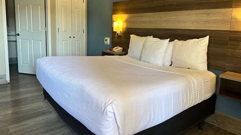 <b>Days Inn by Wyndham San Diego Vista Room</b>. Images powered by <a href="https://iceportal.shijigroup.com/" title="IcePortal" target="_blank">IcePortal</a>.